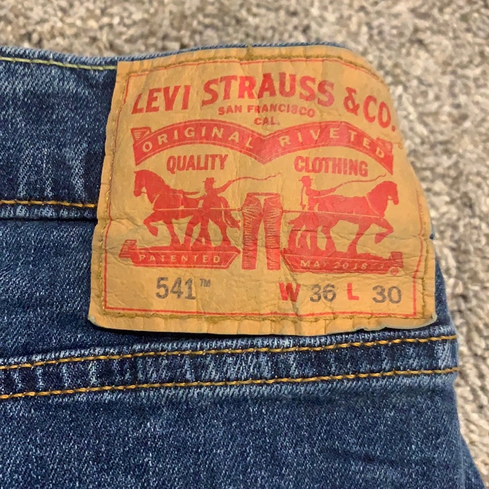 Levi Strauss & co dark denim men’s jeans pants